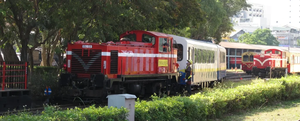 Train au départ de la gare de Chiayi vers Alishan