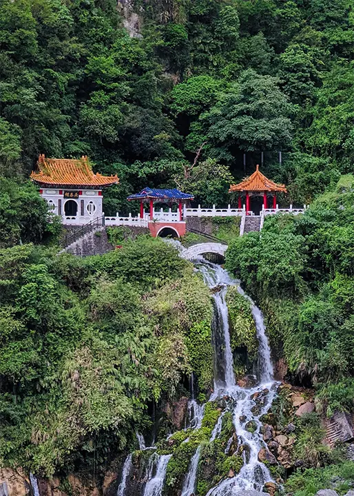 Vue du temple du parc Taroko gorge